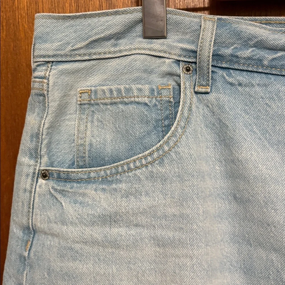 Old Navy Mid-Rise Baggy Cut-Off Jean Bermuda Shorts - Picture 3 of 9